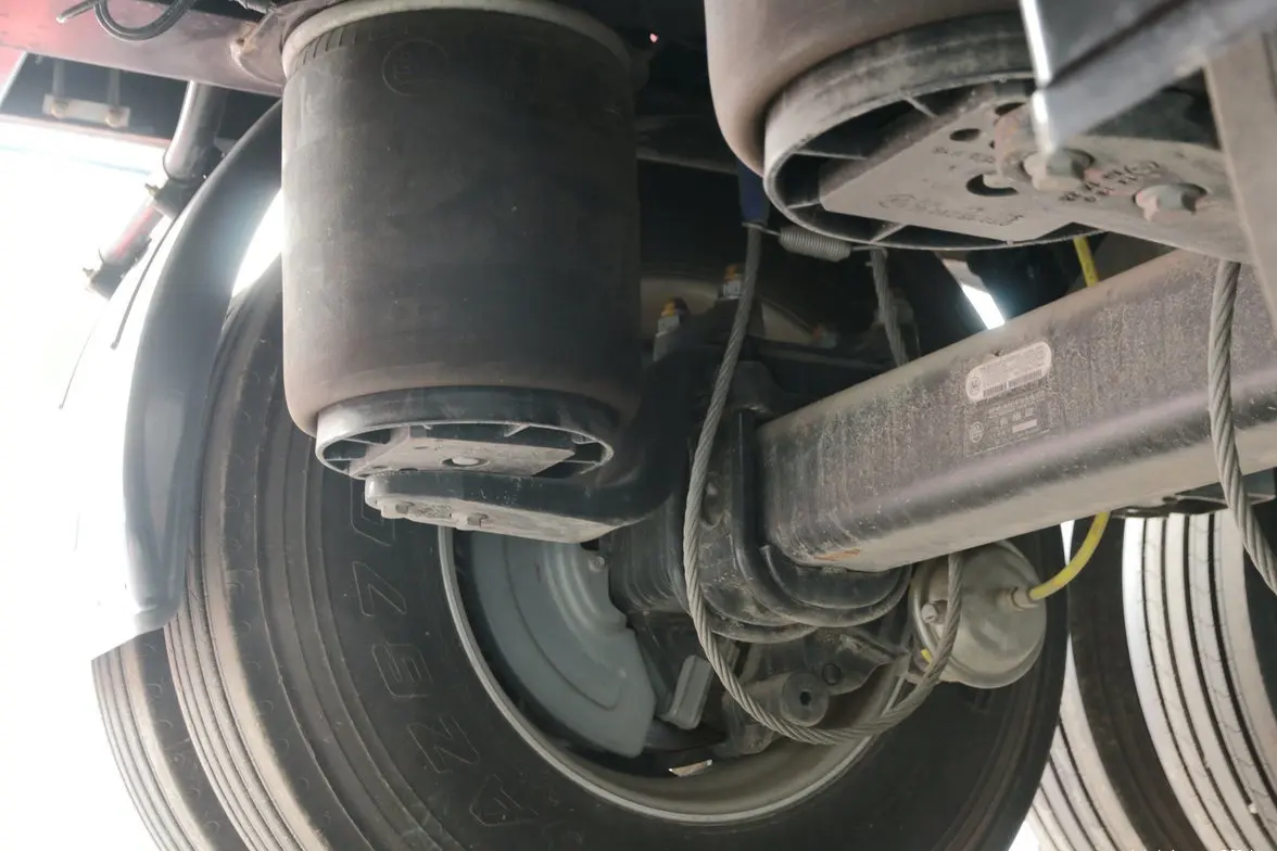 Kales curtain side trailer equipped with air suspension for smooth transport of fragile cargo.