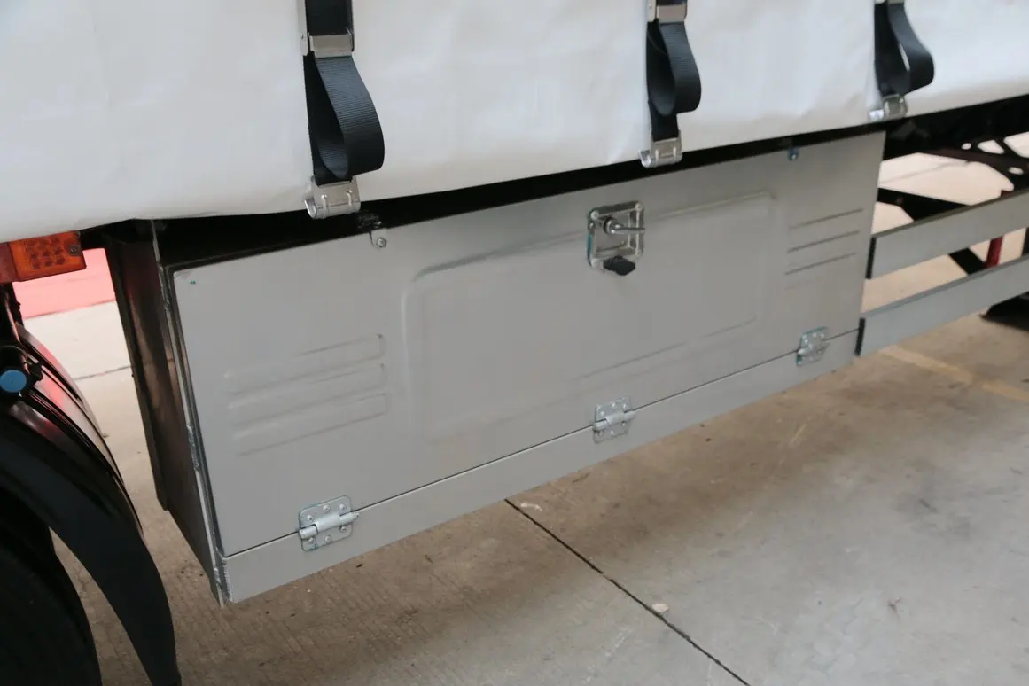 Close-up of lightweight aluminum alloy tool box on Kales 13M Curtainsider semi-trailer.