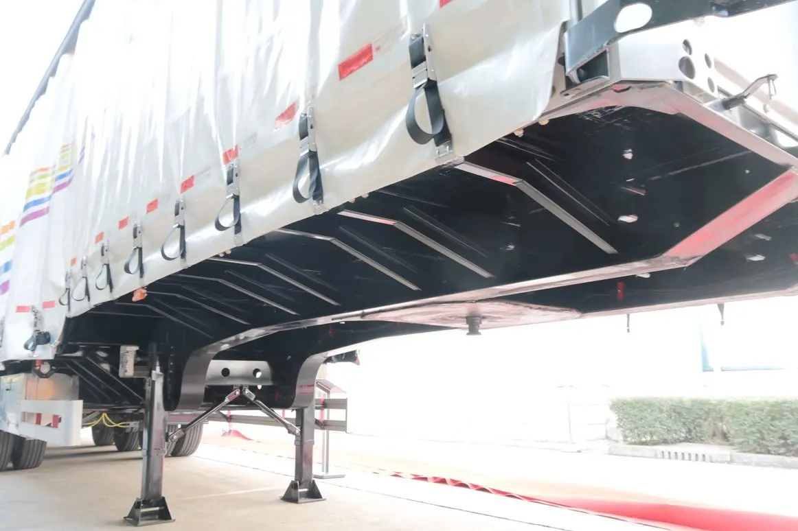 Reinforced gooseneck structure with double-layer steel plate on Kales 13M Curtainsider semi-trailer.