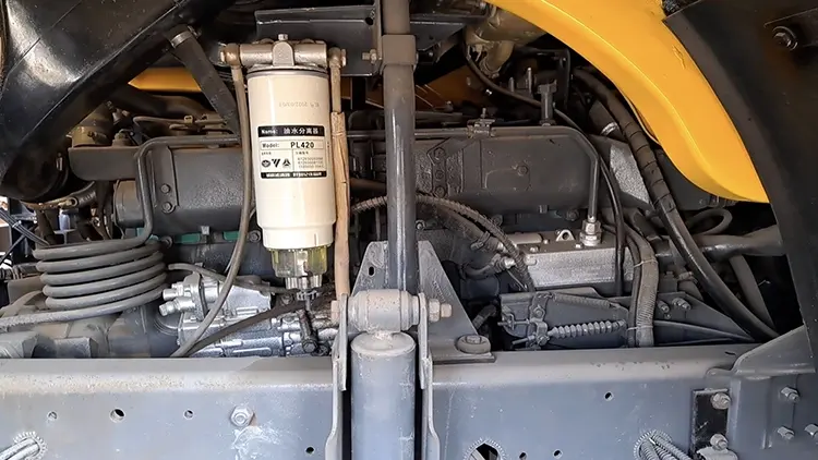 Refurbished WD615 engine with fresh paint and tidy wiring on Kales Vehicle HOWO 371 truck.